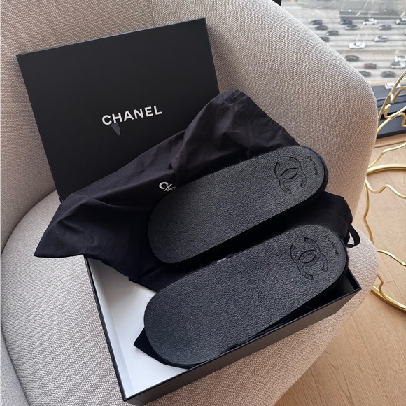 CHANEL Black Braided Knit Logo Accents Women's Flat Sandals Slip-On EU 40 / US 9 - Picture 2 of 5